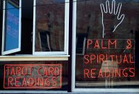 Tarot Readings: In-Person vs Online — Which Is Right for You?