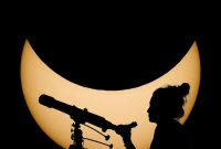Moon in Cancer: Managing Emotions and Sensitivity Effectively