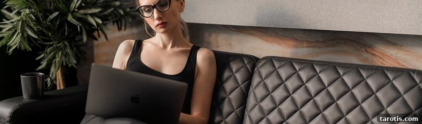 Capricorn Ascendant Explained: Traits, Timing, and Spiritual Meaning 2 serious-looking-woman-working-on-a-laptop